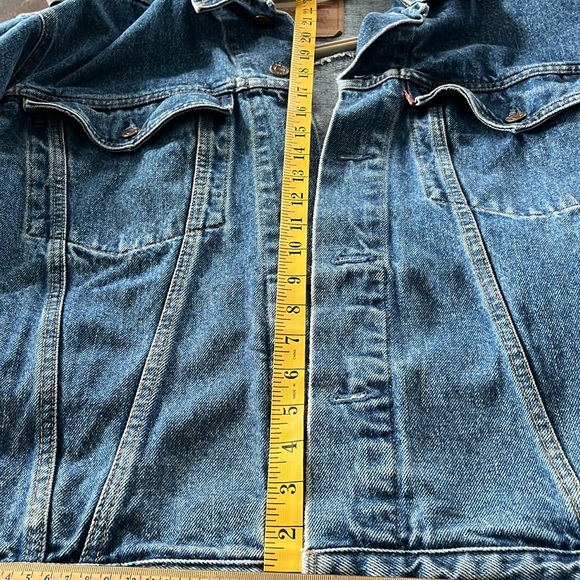 Size large Levi’s denim jacket, Excellent condition. Clean smoke free. - Picture 11 of 13